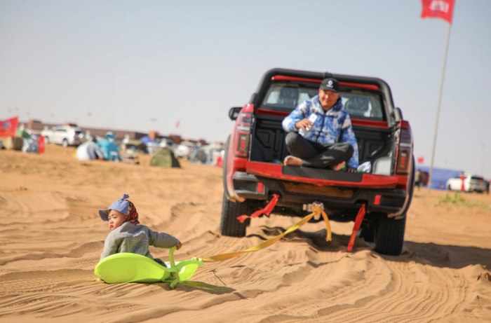 英雄再會！長城炮車主玩轉阿拉善英雄會