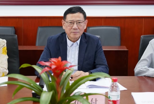 崔忠付主持《汽車零部件物流 塑料周轉(zhuǎn)箱尺寸系列及技術(shù)要求》國(guó)家標(biāo)準(zhǔn)預(yù)審會(huì)
